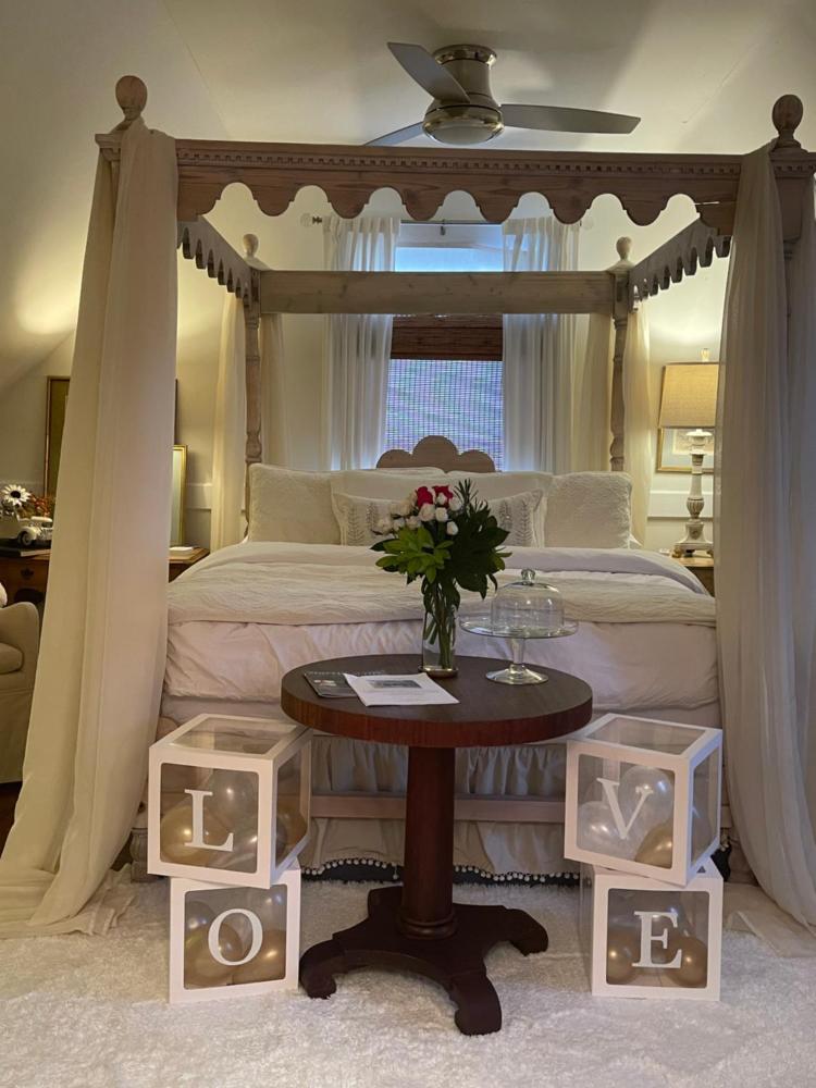 Deluxe King Suite interior